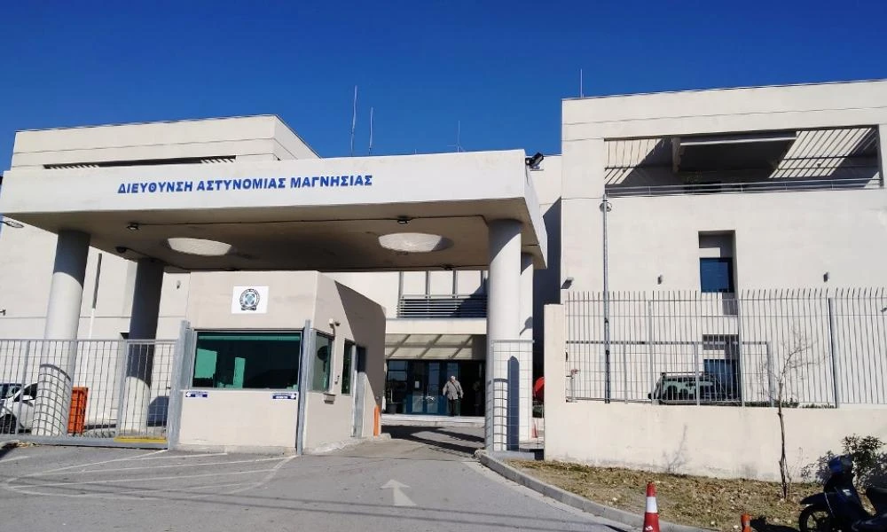 Βόλος: Τον πέταξε από το αυτοκίνητο καθ'οδόν για την αστυνομία
